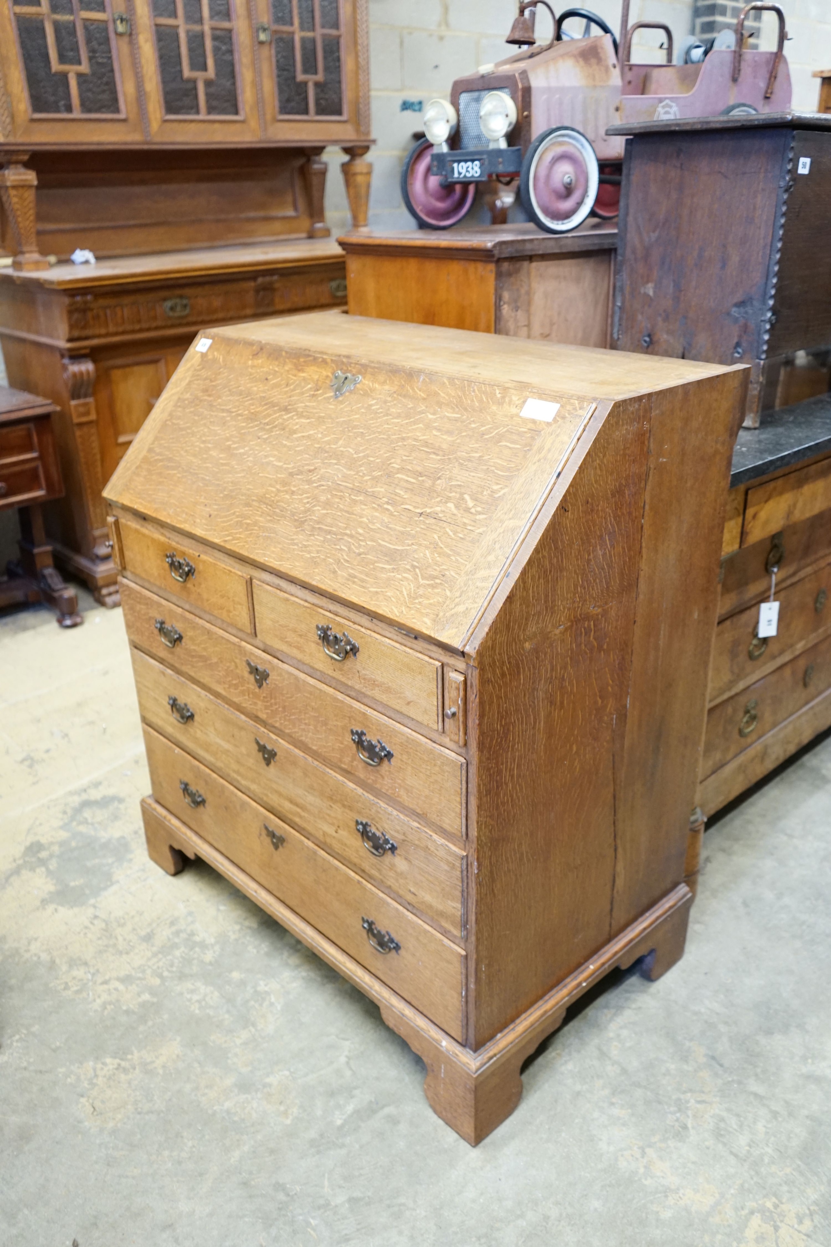 A George III pale oak bureau, width 91cm, depth 54cm, height 105cm